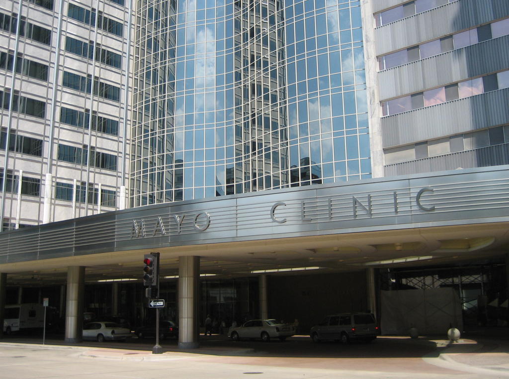 Med City Inn & Suites Rochester Mayo Clinic Area Exterior photo